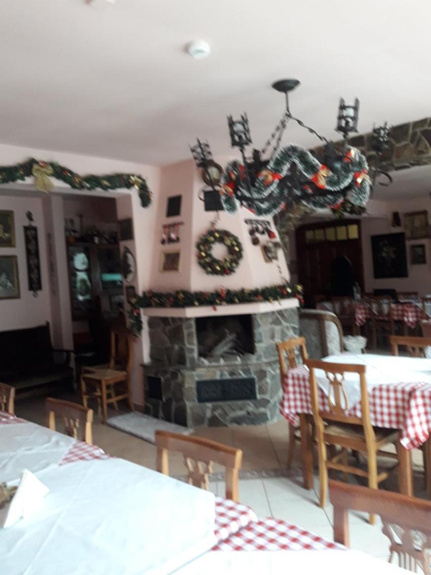 Panzio Anett Bed & Breakfast Pietroasa  ภายนอก รูปภาพ