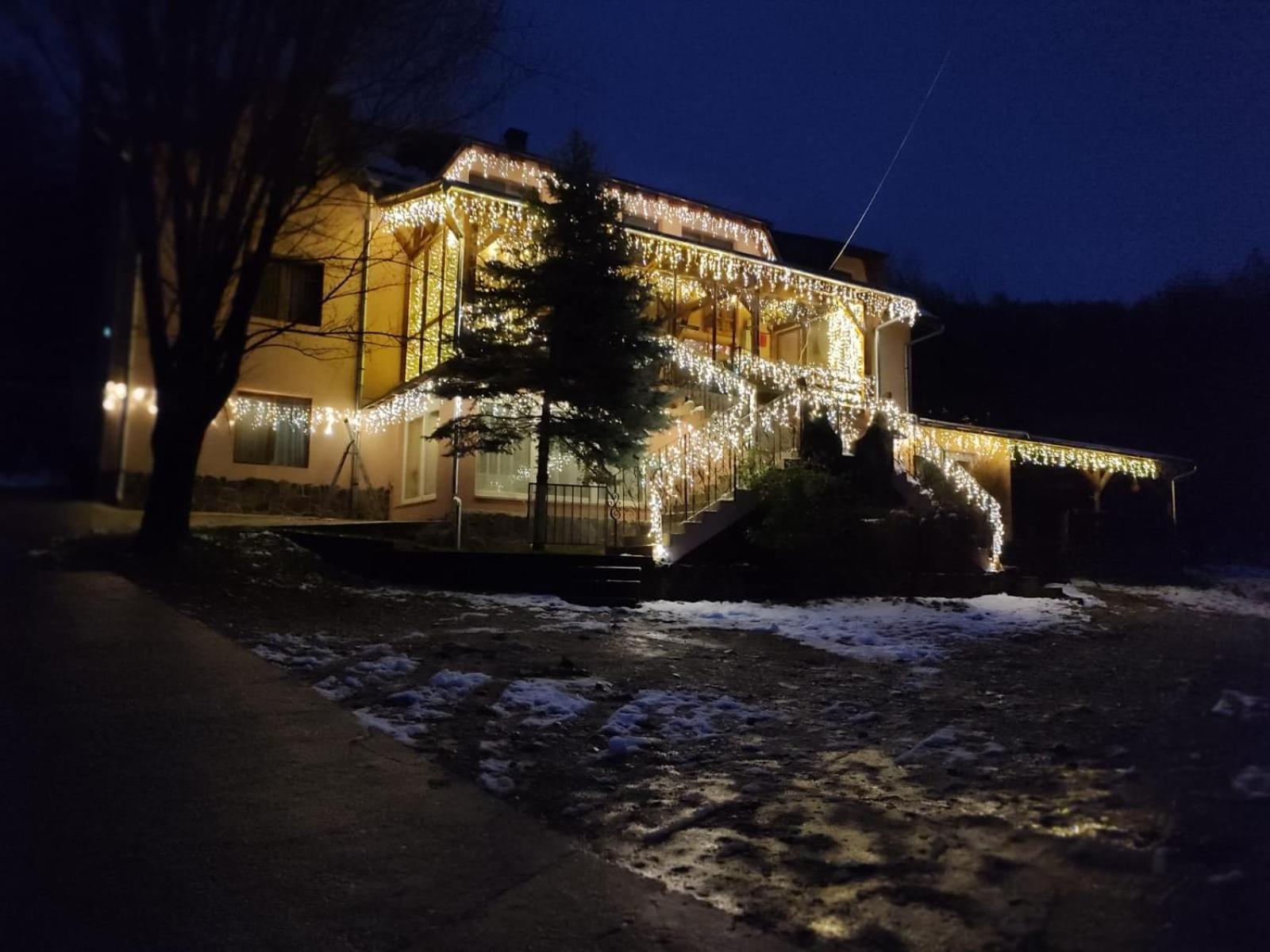 Panzio Anett Bed & Breakfast Pietroasa  ภายนอก รูปภาพ