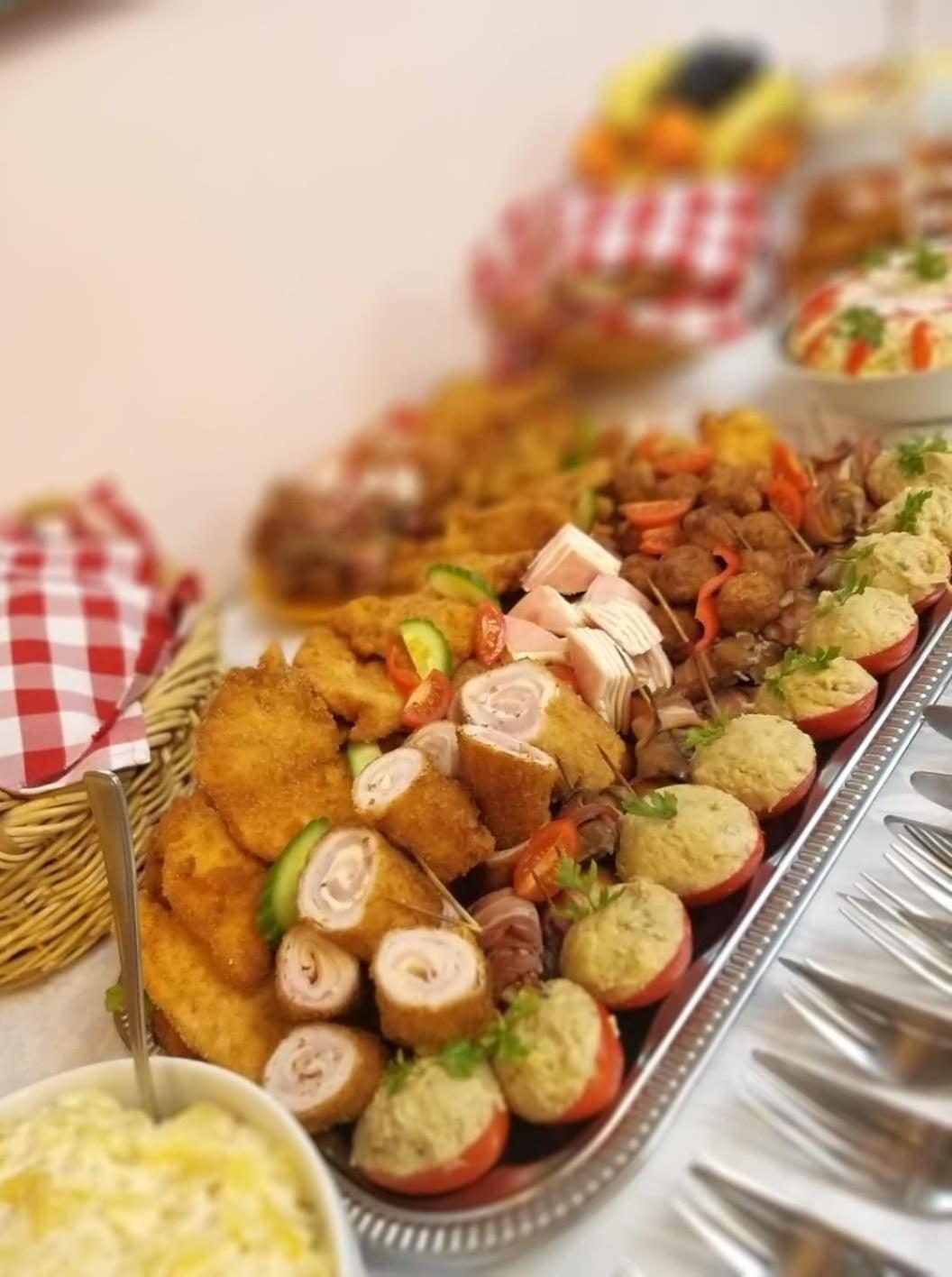 Panzio Anett Bed & Breakfast Pietroasa  ภายนอก รูปภาพ